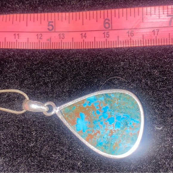 Kingman Turquoise natural gemstone teardrop pendant - Picture 6 of 8